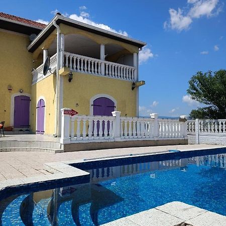 V & V Villa Lalince Exterior photo
