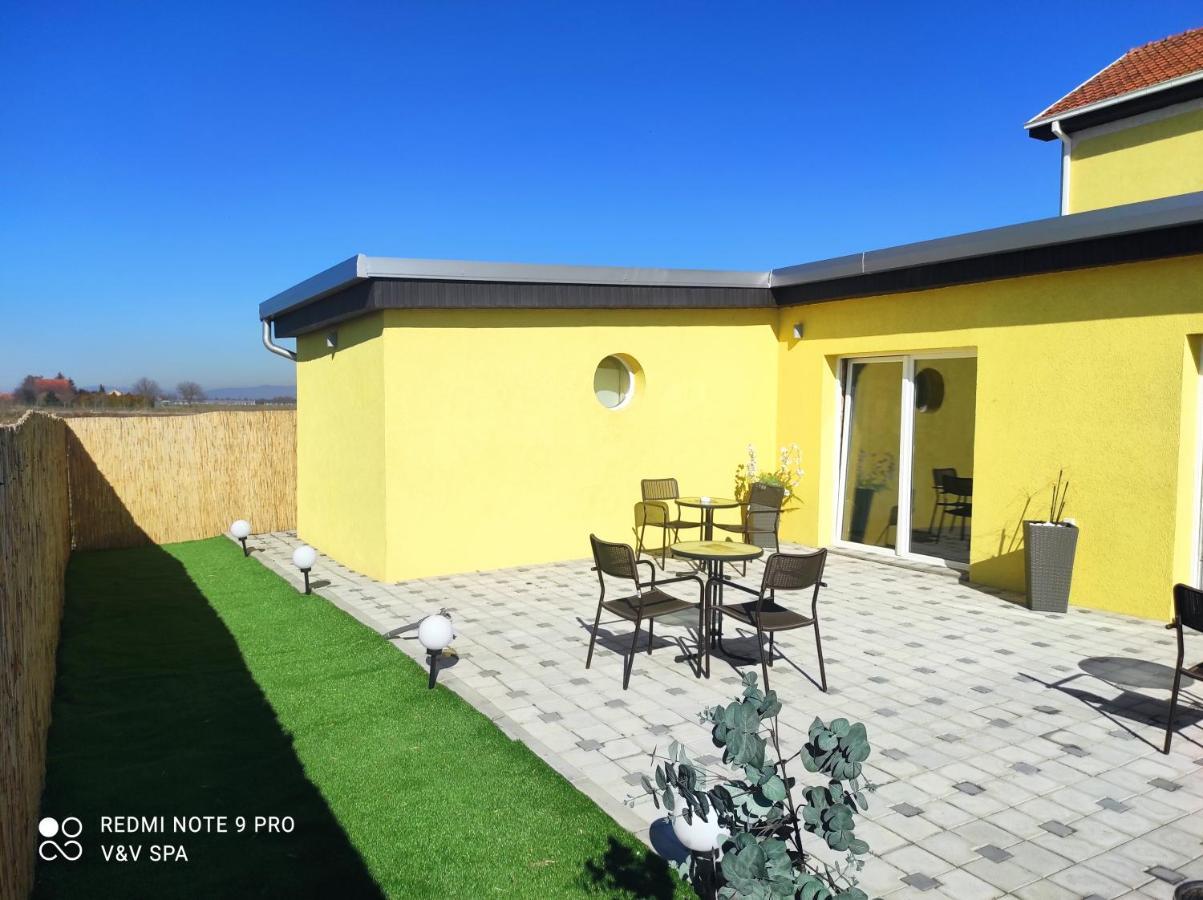 V & V Villa Lalince Exterior photo