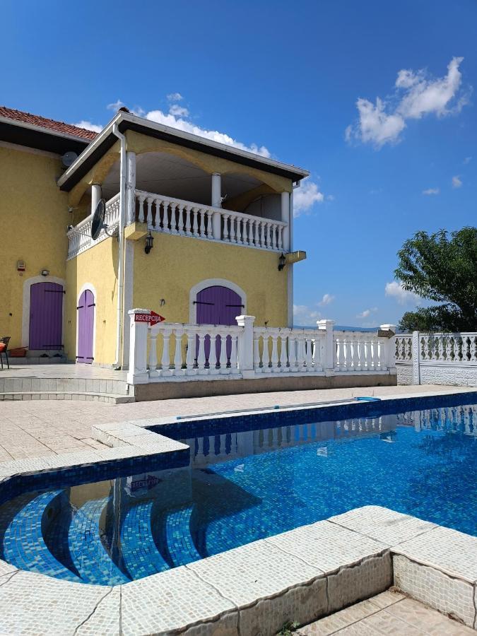 V & V Villa Lalince Exterior photo
